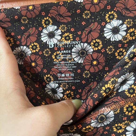 Floral Patterned Shorts - Picture 3 of 3